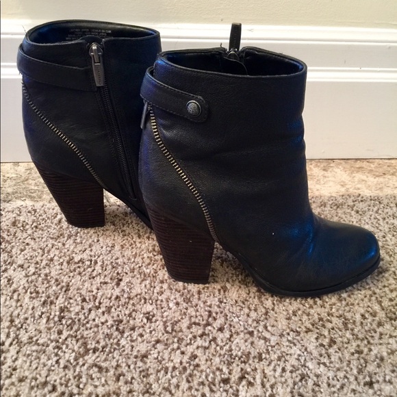 Vince Camuto VC-Hiller Bootie - Picture 5 of 7